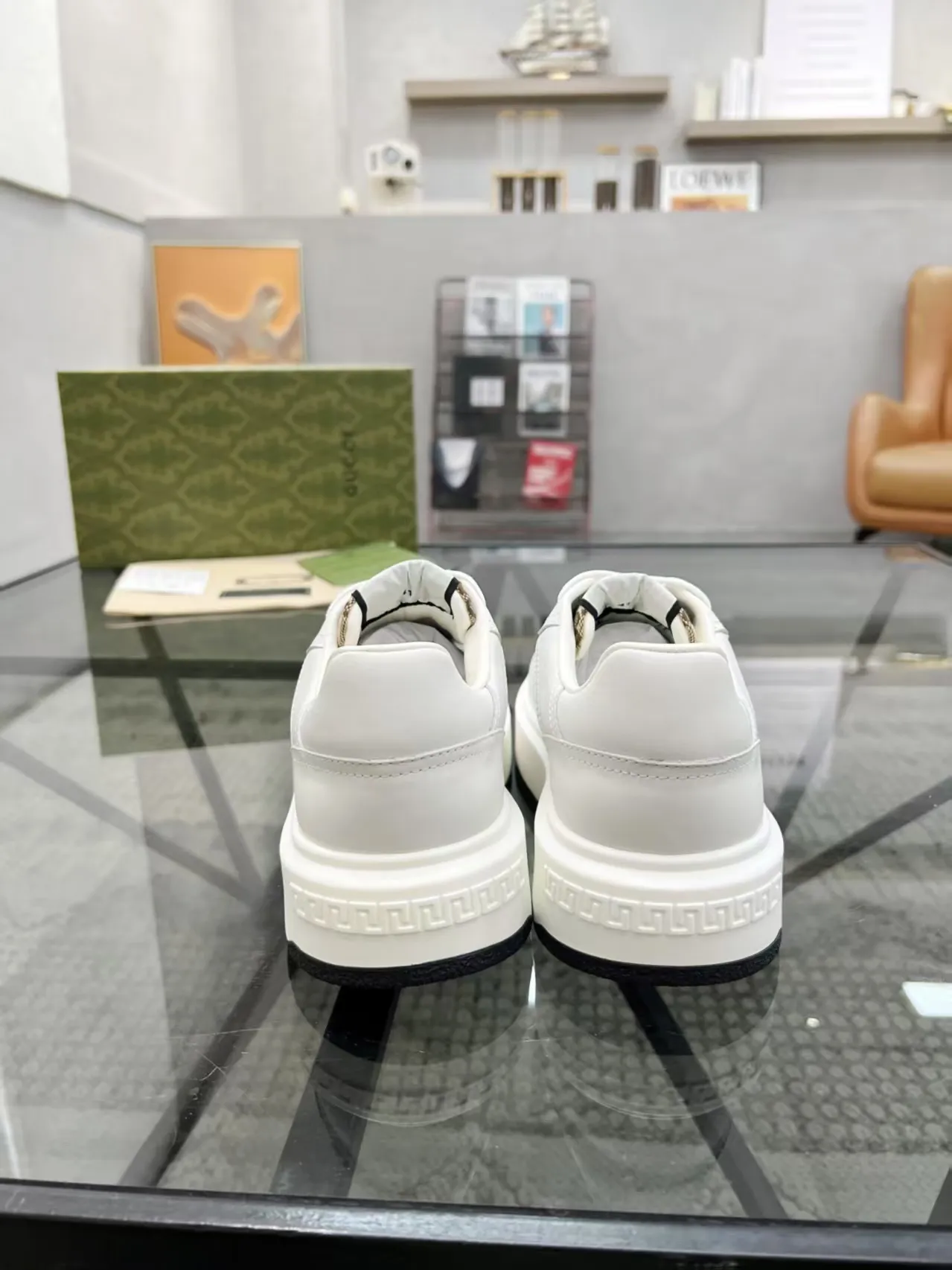 P460 new men's shoes GUCCI [Lightning] latest shoes are shipped. Original quality, fashionable, special materials, sheepskin lining, new packaging. The foot feels super comfortable and the workmanship is impeccable. Size: 38-45